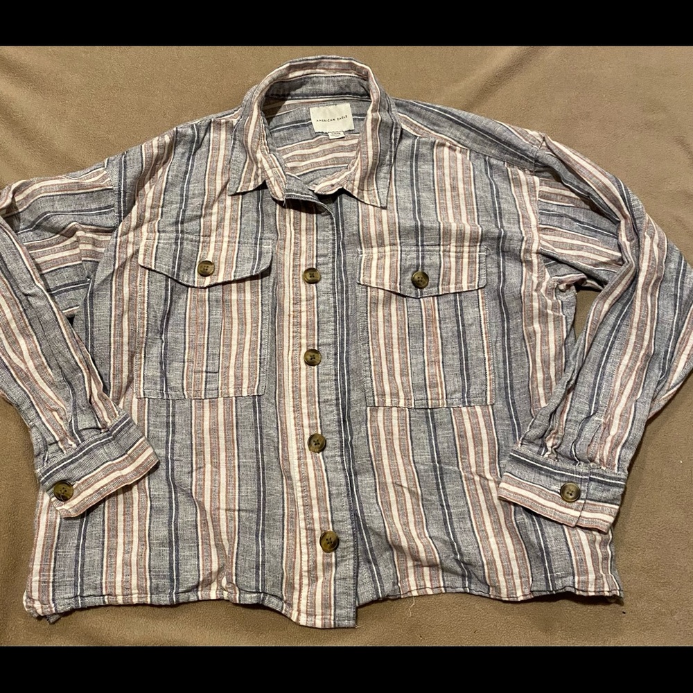 American Eagle Linen Button Down, Cropped, Blouse.  Small.  Perfect condition.